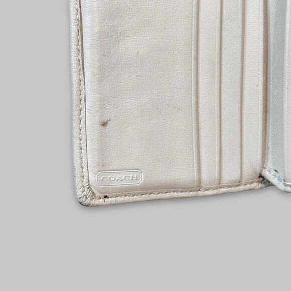 Vintage Coach White Leather Trifold Wallet with Pink Interior - Picture 5 of 7